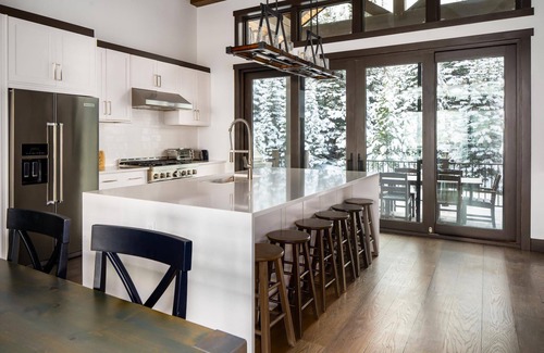 Spanish Peaks House | Spend Holidays in Big Sky! Spanish Peaks Home with Sweeping Views and Hot Tub!