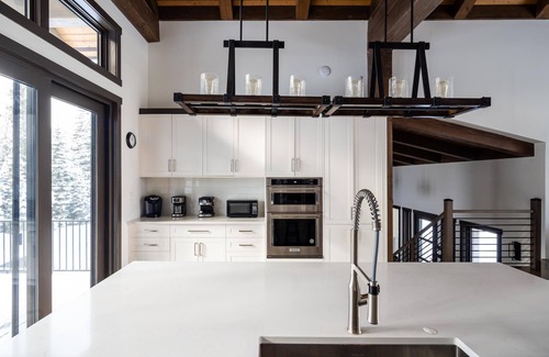 Spanish Peaks House | Spend Holidays in Big Sky! Spanish Peaks Home with Sweeping Views and Hot Tub!