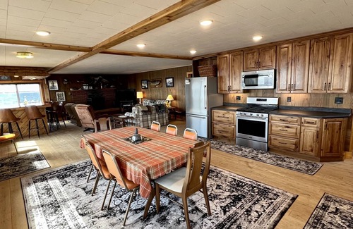Squaw Lake Cabin | Sportsman’s Dream on Round Lake! Lookout cabin-Minnesota Northwoods-Sleeps 8nn