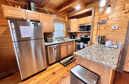 Chalet Village Cabin | Stairway to Heaven ~ 3 King Master Bedrooms ~ Privacy ~ Great Location ~ Firepit