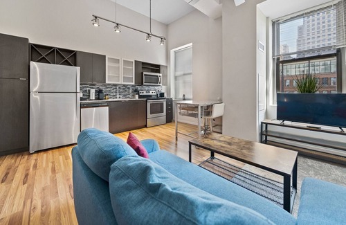 Downtown Cincinnati Condo | Stay in Style at this Lavish Condo w/ Incredible Amenities & Pool 407