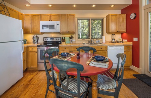 Gallatin Gateway House | Stay Montana | Huckleberry Cottage - Sleeps 5