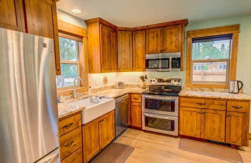 West Yellowstone House | Steps from Yellowstone- Barnes on Boundary Unit B