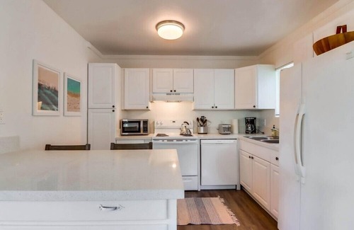 South Mission Beach Condo | Steps to Ocean ☆ Convenient Ground Level ☆ Outdoor Patio