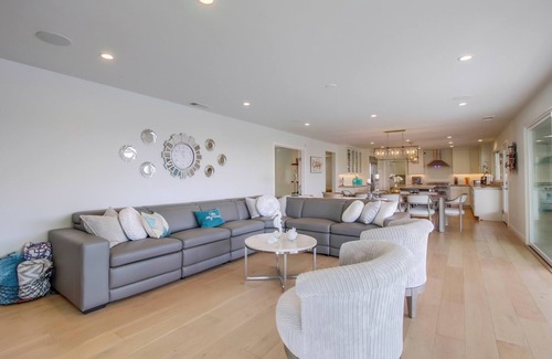 Roseville - Fleet Ridge House | Stunning Bay view property with roof deck and outdoor kitchen.