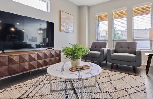 Meridian House | Stunning Meridian 3 Bedroom Custom Home in Central Meridian