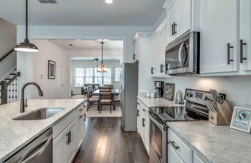 Talbot's Corner House | Stunning New E Nashville Townhouse mins from B'way