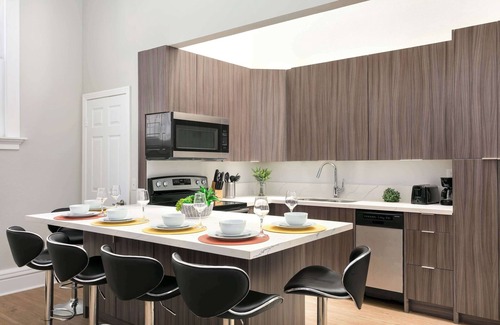 Gaslamp Quarter Apartment | Stylish 2BR Loft | Wifi, Sleeps 6 + Prime Spot