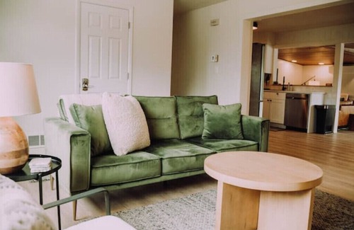 Salmon House | Stylish & Cozy Home - Newly Renovated