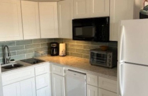 Galveston Condo | Sun, Surf, Sea! Great views and ocean breeze from large balcony!