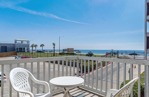 Galveston Condo | Sun, Surf, Sea! Great views and ocean breeze from large balcony!