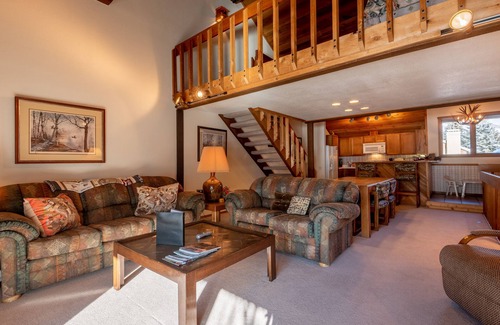 Elkhorn Village Condo | Sunburst Condo 2749 - Comfortable Elkhorn Space Off of Golf Course w/Mt View