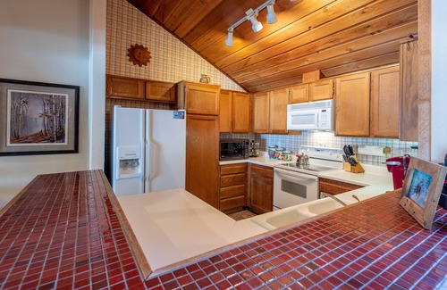 Elkhorn Village Condo | Sunburst Condo 2749 - Comfortable Elkhorn Space Off of Golf Course w/Mt View