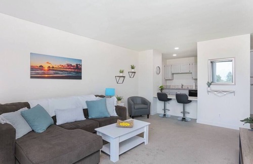 Point Loma Heights Condo | Sunny 1 BR | W/D | Pool | Resort Amenities