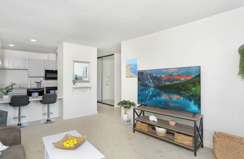 Point Loma Heights Condo | Sunny 1 BR | W/D | Pool | Resort Amenities
