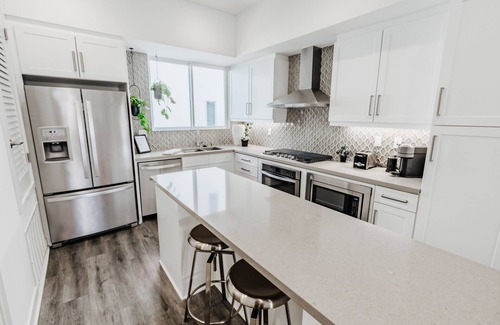 Bankers Hill House | Sunny SD 3BR Townhouse with Private Baths, Downtown Views, Walk to Balboa Park!