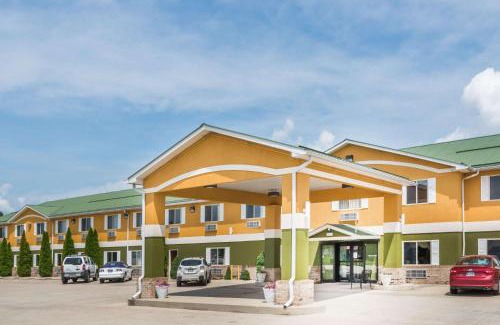 Avoca Hotel | Super 8 by Wyndham Bedford