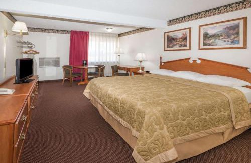 Laramie Hotel | Super 8 by Wyndham Laramie