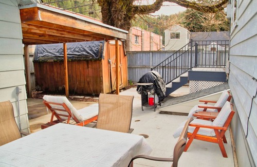 Wallace House | Tabor House All Season Vacation Rental LLC/Perfect for Families, Pets Welcome
