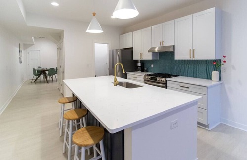 Fountain Square House | The Birch at Fountain SQ-King Bed INDY w/Fire Pit