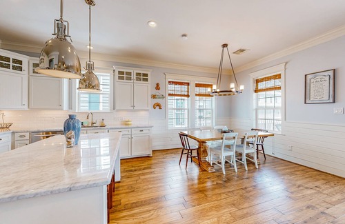 Beachside Village House | The Conch Casa | House in Galveston