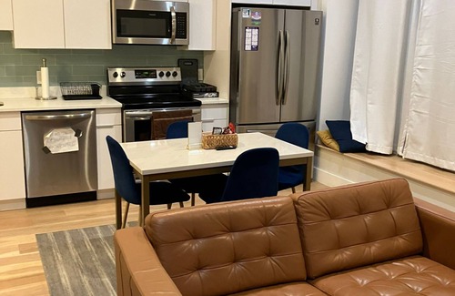 Rittenhouse Row Apartment | The Elegante - 2BR apt 2F