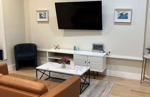 Rittenhouse Row Apartment | The Elegante - 2BR apt 2F