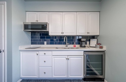Rockwell Apartment | The Hamilton Lakefront Studio 14