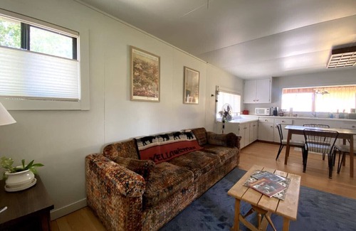 Ennis House | The Lakeview Cottage