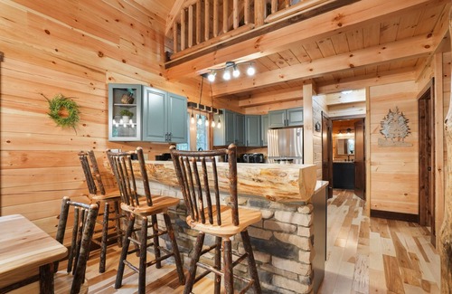 Logan Cabin | The Lazy Bear | Hocking Hills