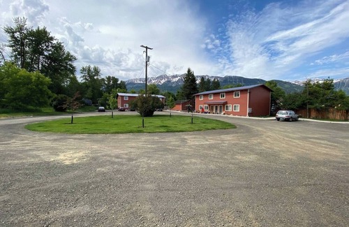 Joseph Condo | The Moccasin Lake Condo is part of the Lakes Basin Village