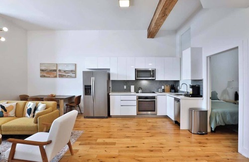 Downtown Columbus Apartment | The South Campus Suite