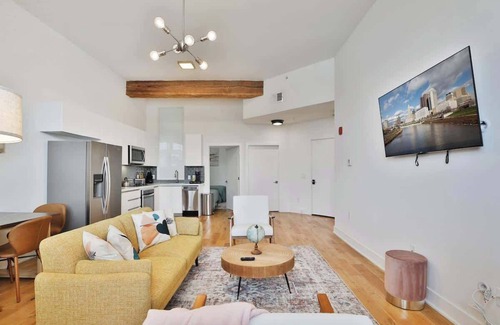 Downtown Columbus Apartment | The South Campus Suite