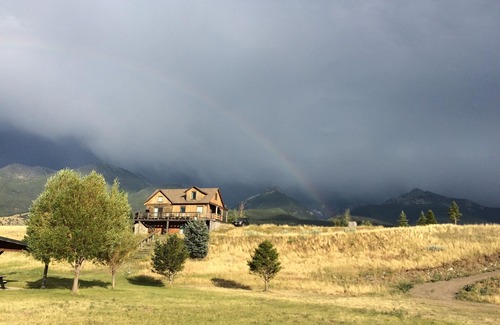 Livingston House | The Yellowstone House and Fisherman's Cabin