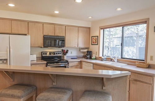 Sunriver House | Tokatee! Double Master Suites in this Large Family Home Near Golf, River and Tra