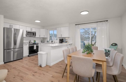 Veradale House | Tranquil Valley Home I Refreshed & Revitalized!