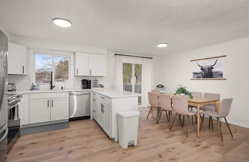 Veradale House | Tranquil Valley Home I Refreshed & Revitalized!