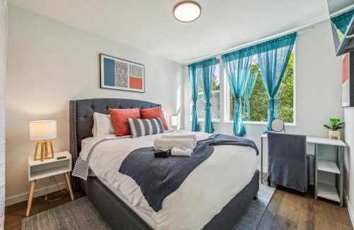 East Queen Anne House | Travelers Dream, Walk to Space Needle, Firepit, cornhole