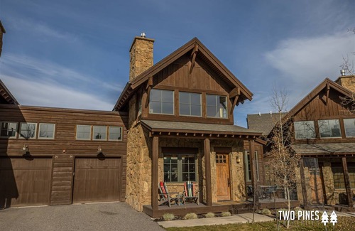 Big Sky House | Trotwood Townhome Right in Town Center- Walking Distance to Ski Shuttle