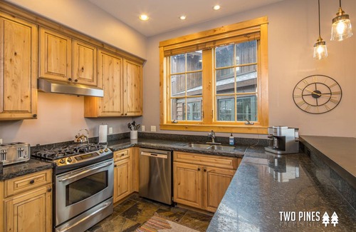 Big Sky House | Trotwood Townhome Right in Town Center- Walking Distance to Ski Shuttle