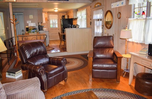 Dennis Port House | Two bedroom sleeping 6 with central air conditioning
