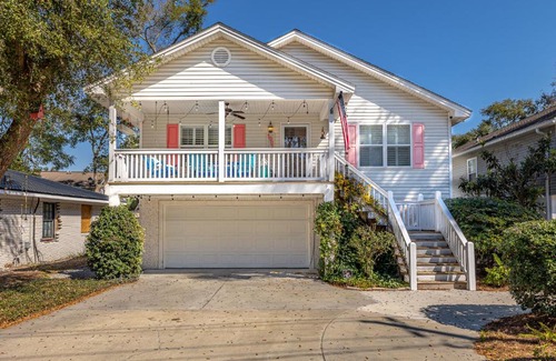 Saint Simons Island House | Ultimate 5 bedroom - 3 bath Family Vacation home with private Pool - SSI!