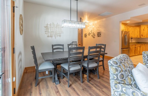 Somers Condo | Updated condo with peek-a-boo lake views, deck, W/D, fireplace, & lake access