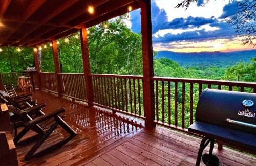 Townsend House | Views/Huge King Bed Suite/Dogs Welcome