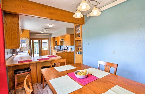 Custer House | Walk to Downtown: Custer Retreat w/Fire Pit!