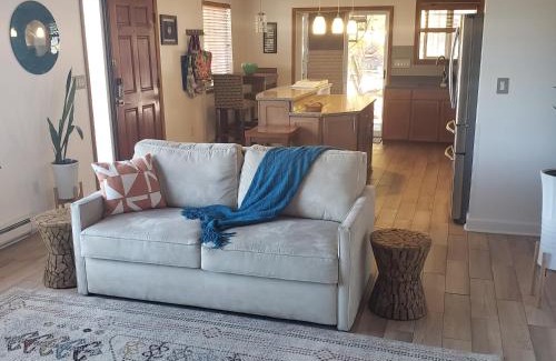 Lakeridge Apartment | Water View Home