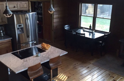 Parkersburg Cabin | Waterfront Log Cabin and Boaters Paradise with Private Boat Dock Access