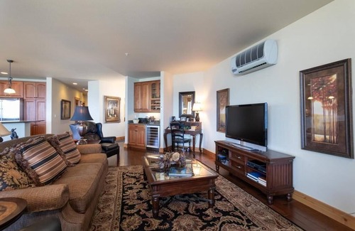 Lakeside Condo | Waterside Retreat