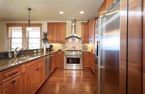 Lakeside Condo | Waterside Retreat