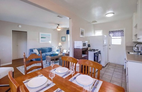 Pacific Beach House | Welcome Fall @ Betty's Bungalow-pets+walk to beach